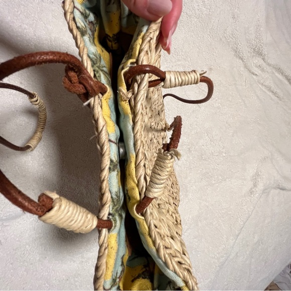 Straw Bag with Leather Straps and magnetic clasp - Picture 3 of 5